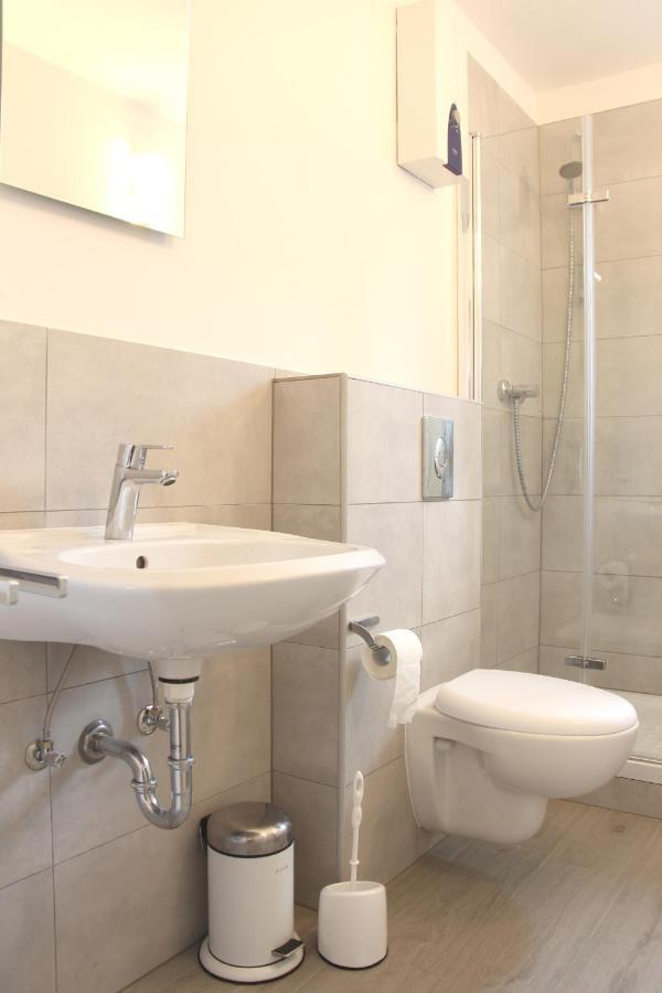 Moderne 1-zimmer Mit Terasse, Küche, Bad Mit Dusche, Tv&wifi Apartment